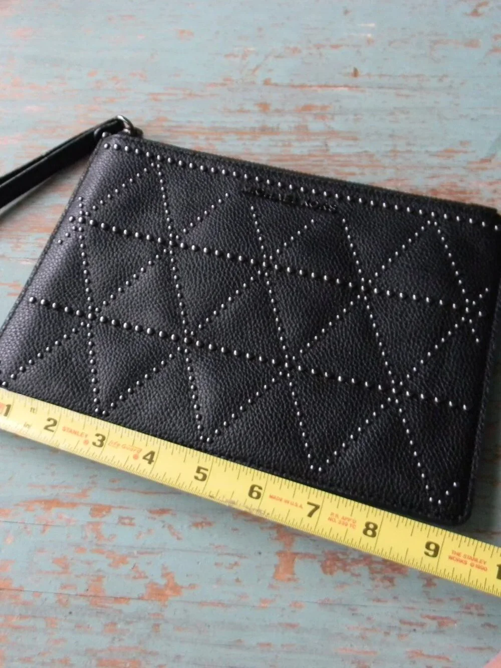 NWOT MICHAEL KORS BLACK LEATHER LARGE GROMMET STUD LEATHER ZIP WRISTLET POUCH